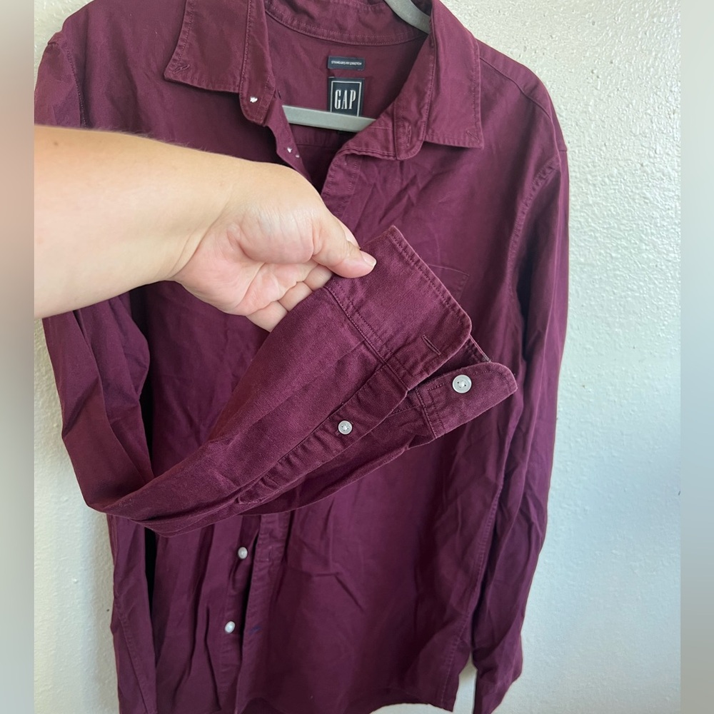 GAP Deep Red Button-Up Shirt size L - Picture 4 of 5